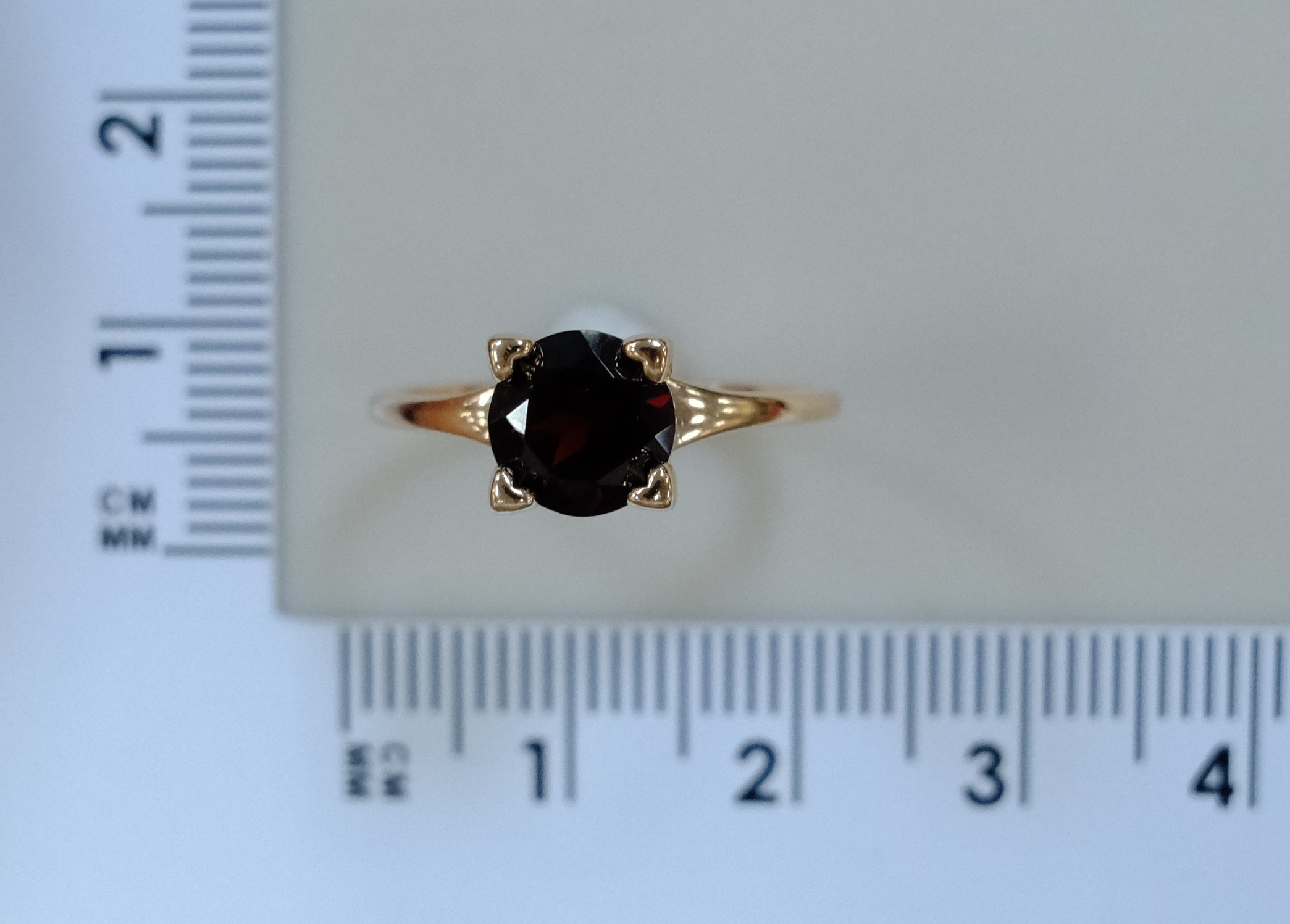 Серебряное кольцо с гранатом